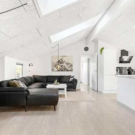 Holiday home 5 Bedroom Cozy In *