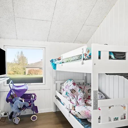 Holiday home 5 Bedroom Cozy In *