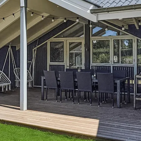 5 Bedroom Cozy In Holiday home *