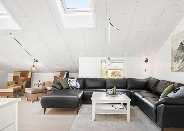 5 Bedroom Cozy In Hejls